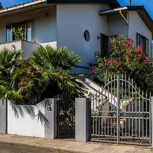 Appartamento Toscana Grande In Con 2 Camere, Terrazze, Giardino, Barbecue E Posto Auto Privato Tutti Spazi Uso Esclusivo, Cecina (Livorno)